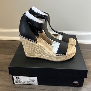 BEAUTIFUL! Kenneth Cole Wedges. Brand New!